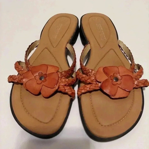 Women's EXPRESSIONS Tan Leather Sandals w/ Tan Detailed FLOWER Size 7 - Picture 2 of 7